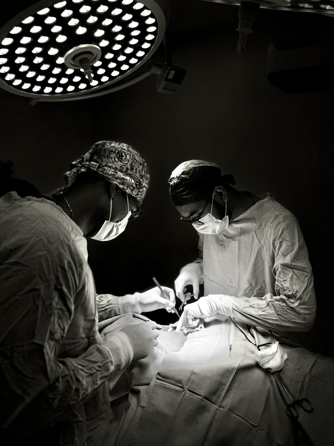 Dr. Jesús Christhoper Flores Rivera, especialista en oncología